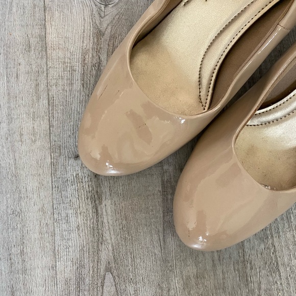 Comfort Plus by Predictions Nude Beige Patent Stiletto Pumps - size 9 - Picture 4 of 7